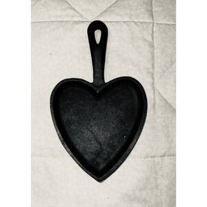 Galerie Mini Heart Shaped Cast Iron Pan Skillet 8 1/4", long- 5" Wide NEW!